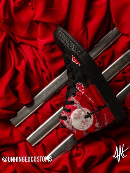 A detailed shot of the moon and crows from the Itachi custom Converse. The atmospheric background is just as important as the character in telling the story.
