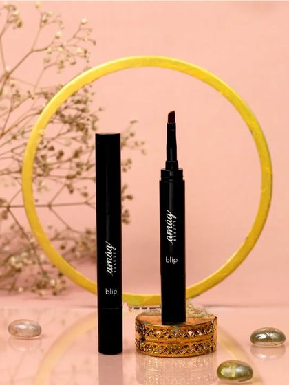 For this Diwali-themed shoot, I used a golden ring prop and delicate flowers to frame this eyeliner pen. The festive yet elegant styling connects the beauty product to a celebratory mood.