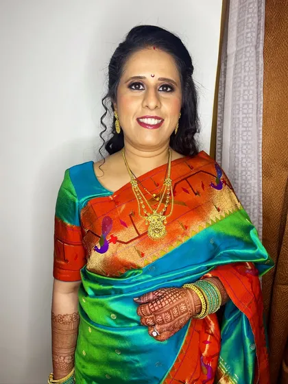 Mrinal looking absolutely radiant. The HD makeup ensures she looks perfect in her wedding photos.
