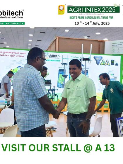 A happy handshake between our team member and a satisfied visitor at Agri Intex.