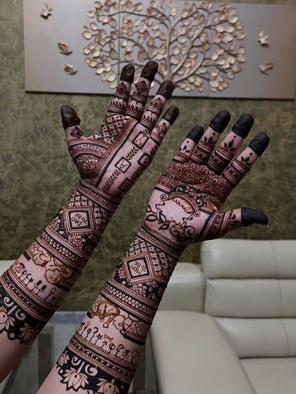 A clear shot of the full baby shower design, highlighting the fine lines and the variety of motifs used to celebrate the mom-to-be.