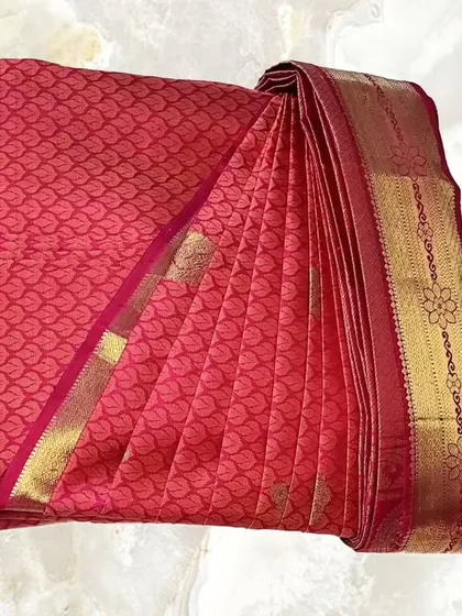 A vibrant pink Kanjeevaram, expertly pleated and boxed. This service is a game-changer for brides who want to focus on their memories, not on draping their saree.