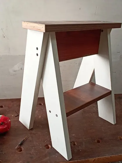 This useful step stool is a quick project made from waste plywood strips. The design is from Ishinomaki Labs and uses only screws, making it very accessible for beginners.