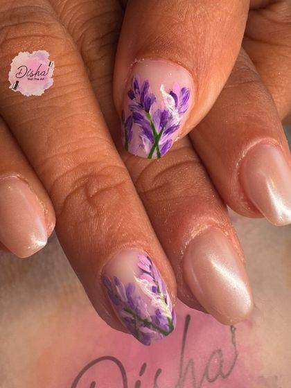 A simple and elegant design. This set features a pearlescent base with two accent nails showcasing beautifully hand-painted lavender flowers.