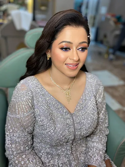 The entire look is soft, romantic, and elegant.