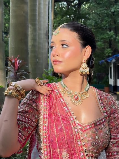 The sun hitting just right! This photo captures the beautiful sunkissed glow we created, which looks incredible in outdoor wedding photography.