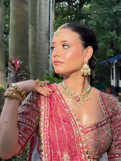 Another angle of this sun-kissed look, proving it's beautiful from every side.