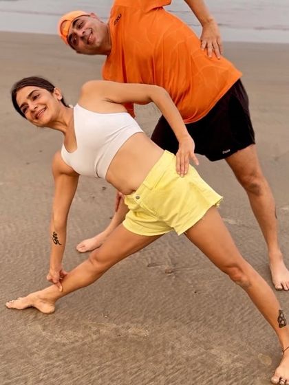 Finding our flow together on the beach. Practicing Trikonasana (Triangle Pose) with my husband reminds me that yoga is about connection, whether it's with yourself, nature, or the people you love.