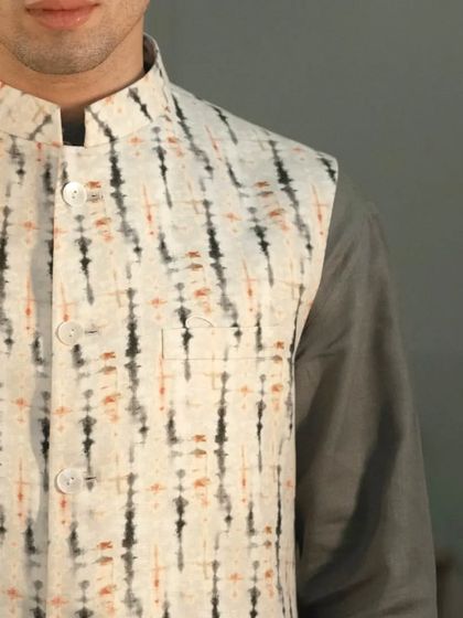 The unique tie-dye print on the jacket adds a touch of artistic flair to your look, perfect for any casual or festive occasion.