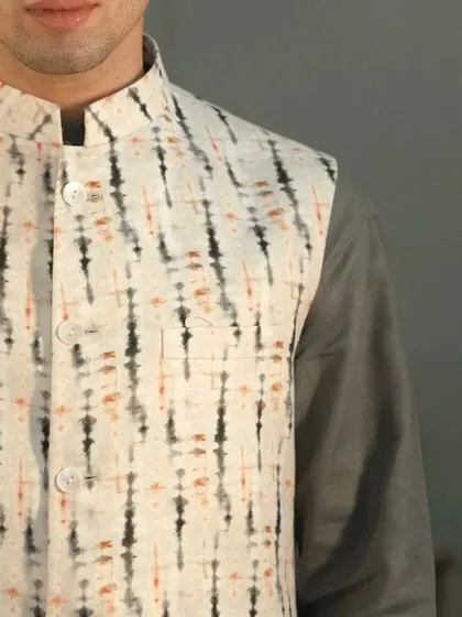 The unique tie-dye print on the jacket adds a touch of artistic flair to your look, perfect for any casual or festive occasion.