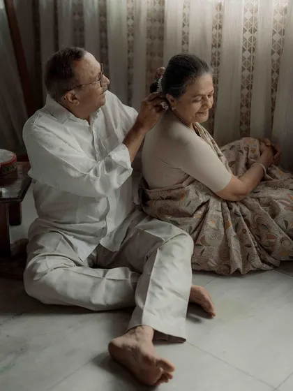 This, for me, is the heart of it all. Capturing a love that has journeyed through 38 years was a privilege. It’s in these quiet moments, like him gently placing a flower in her hair, that you find the most profound and timeless stories.