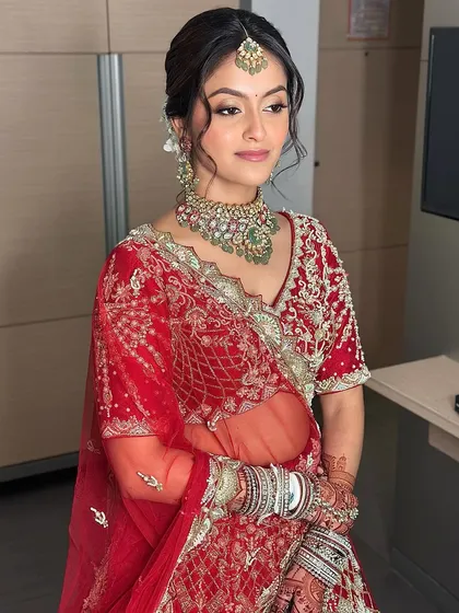 Who says bridal makeup has to be loud? For this bride, we kept it fresh and radiant with a dewy base, a soft golden glow on the lids, and a pop of red on the lips.