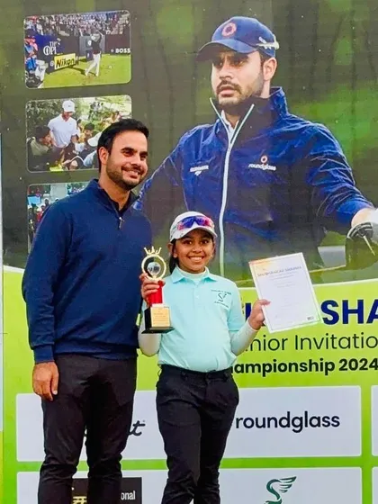 Aahana Shrivastava receives her Runner-up trophy at the Shubhankar Sharma All India Junior Invitational Series.