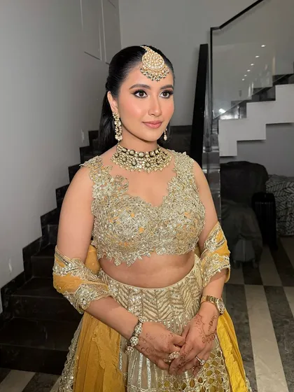 Garima's smokey eye look is perfectly balanced with a fresh, glowing base and soft pink lips.