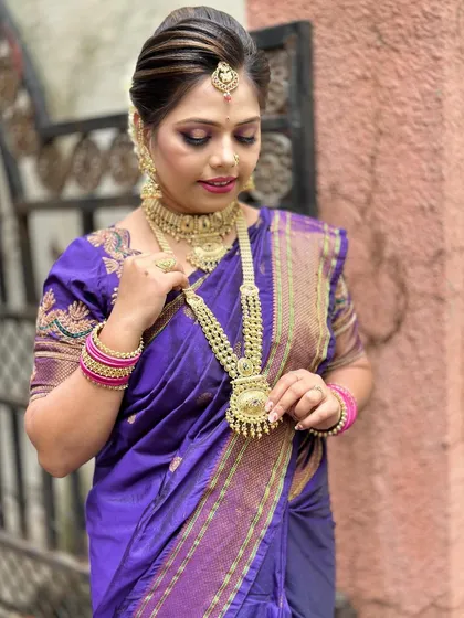 A beautiful demonstration of a traditional Marathi look, complete with a Paithani saree and classic gold jewelry.