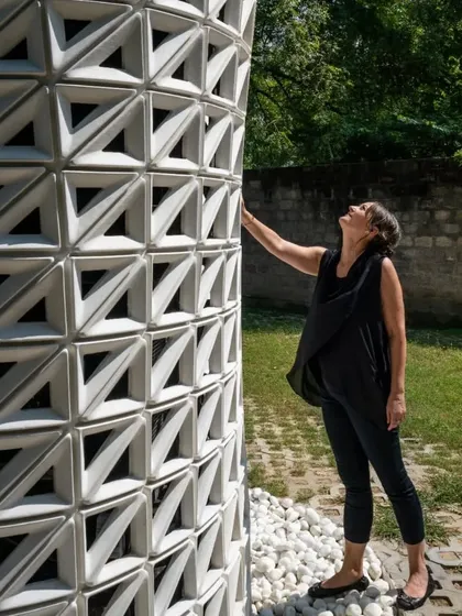 Here, one of our founding partners, Britta Knobel Gupta, examines the texture and form of the first VERTO prototype. This hands-on interaction is a crucial part of our design and development process, ensuring the final product meets our exacting standards.