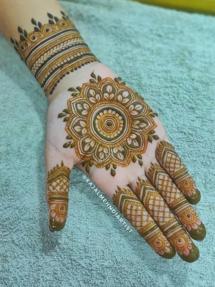 A beautiful mandala design for the palm, complemented by patterned fingertips and a wrist cuff.