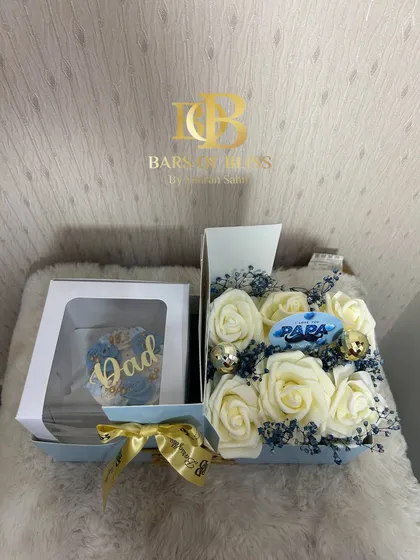 Another view of the blue-themed hamper, showing the "Dad" and "Papa" cake toppers.