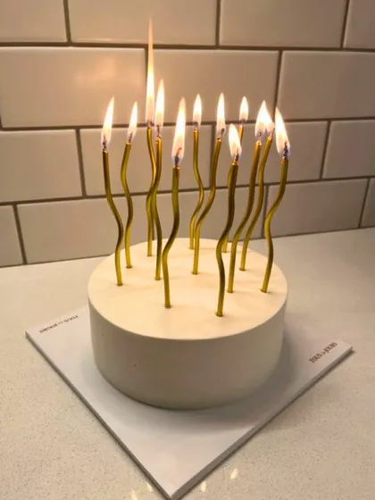 Sometimes, less is more. These elegant, modern gold candles on a minimalist cake make a sophisticated statement.