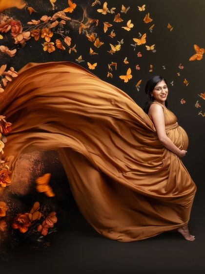 A golden goddess in full bloom. This isn’t just a maternity photo, it’s visual poetry, celebrating the magic of motherhood with a surreal touch.