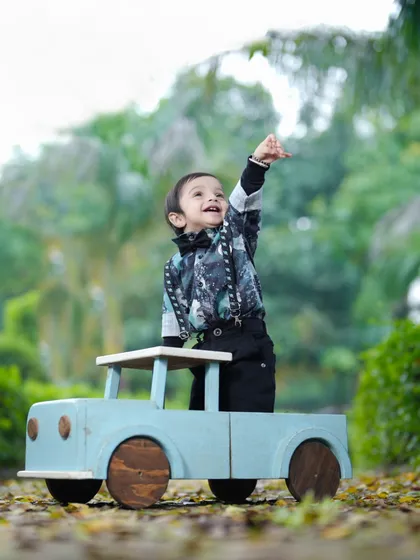 Let them be little, let them play. An outdoor shoot with vintage props like this wooden car brings out the most genuine smiles and captures the carefree spirit of childhood.