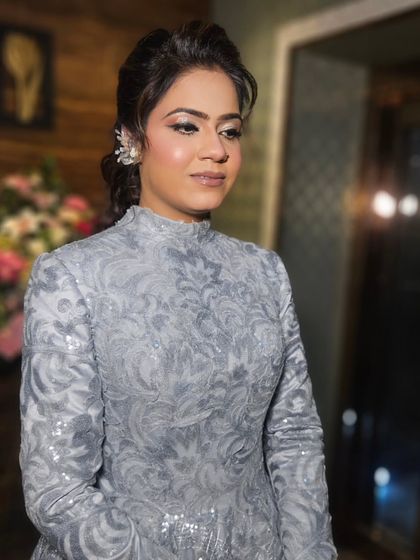 Sonakshi looking absolutely beautiful and ready for her special night.