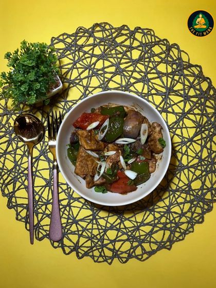 Craving Chinese food? My low-calorie Chilli Chicken or Chilli Tofu is the perfect healthy alternative. It's got all the spicy, tangy flavor without the guilt, making for a great appetizer.