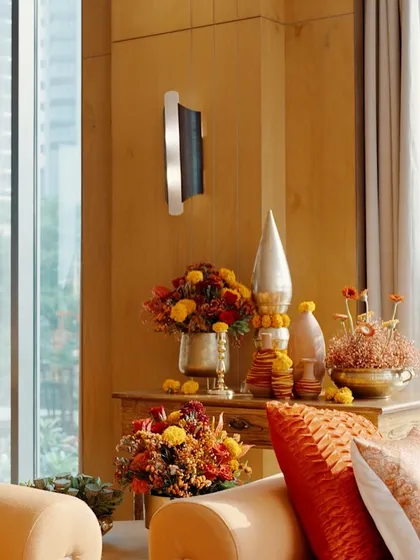 The decor for this Mamera function blended warm, earthy tones with traditional floral arrangements, creating an elegant and welcoming home-like atmosphere.
