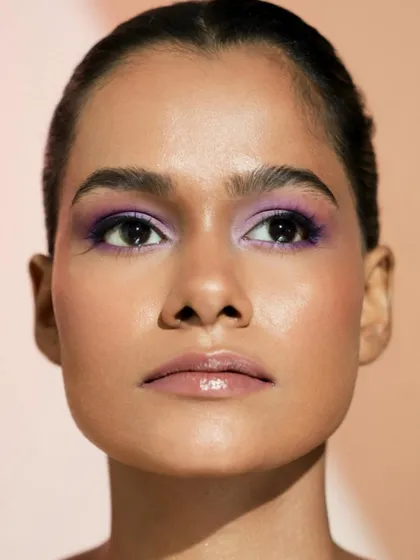 This look proves that lilac is a stunning color on deeper skin tones. The key is to use a vibrant shade and pair it with luminous, glowing skin.