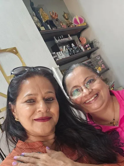 A selfie with the lovely Sanyogita Bhave at my studio. It was inspiring to meet such a down-to-earth person.