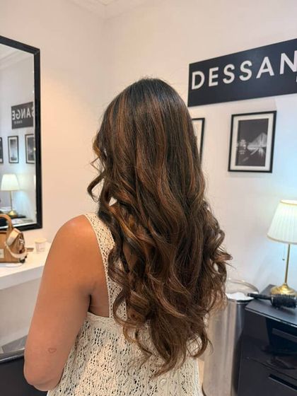 Highlights that catch the light and every gaze. This look features beautifully placed contrast highlights that add depth and brightness for a stunning, dynamic effect.