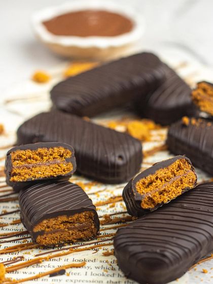 My Nutella Biscoff sandwich bars are pure indulgence. A layer of Biscoff spread is sandwiched between two layers of biscuit and coated in rich chocolate.