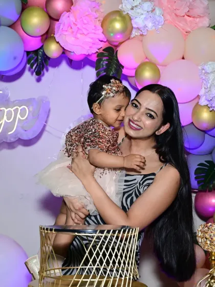 Another sweet mother-daughter moment from the party at Lono Tropical. Our goal is to create a joyful atmosphere where families can make lasting memories.