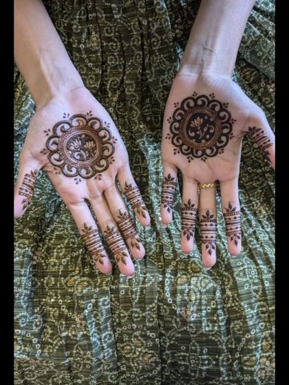 Minimalist & Mandala Mehendi photo 5