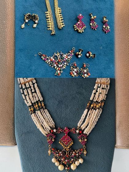 From a collection of old, mismatched pieces to a grand, cohesive pearl haar. This transformation shows how we can take scattered memories and translate them into a fresh, stunning design that tells a new story.