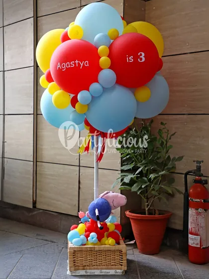 Simple yet effective. This Peppa Pig themed balloon bouquet, personalized with the birthday boy's name and age, is a cheerful and fun way to decorate a smaller space or gift table.