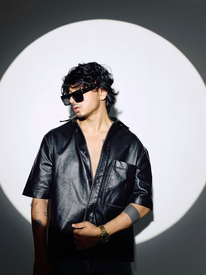 A different pose from the "Never been average" series.