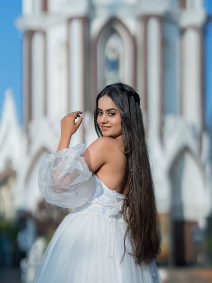 A duplicate of 117, reinforcing the beautiful result of this Christmas-themed shoot.