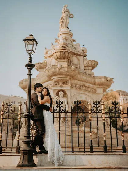 Framing love against the iconic Flora Fountain in South Mumbai. I use the city's stunning architecture to create dramatic and elegant pre-wedding portraits that have a classic, cinematic feel.