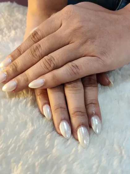 Glazed donut nails are always a good idea. This set shows off the pearly chrome finish on beautifully shaped extensions.