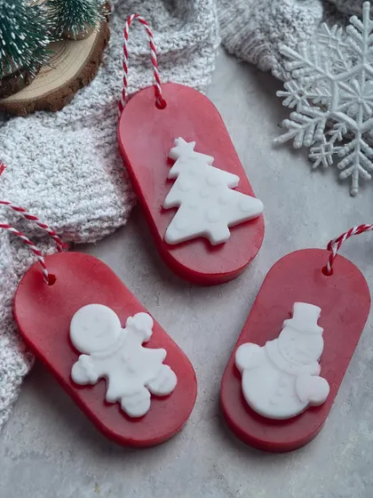 I also create these lovely scented wax tablets with 3D Christmas motifs. They are perfect for gifting and can be used as ornaments or to freshen up a small space.