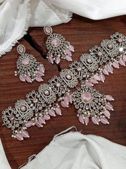 This pastel pink Victorian choker set is all about feminine charm. It's a delicate yet statement-making piece that complements a wide range of festive outfits.