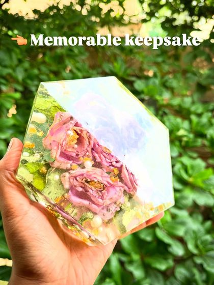 Vinys Galleria - Custom Resin Home Decor Resin Clocks, Lamps & Blocks photo 5