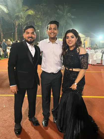 With the lovely couple, Shreedhar and Sayali, at their grand celebration at Jashan Farms in Panvel. We travel across Mumbai and beyond to bring our services to you.