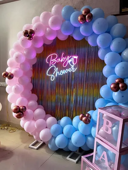 A full view of the pink and blue balloon ring with the 'BABY' blocks, ready for the celebration.