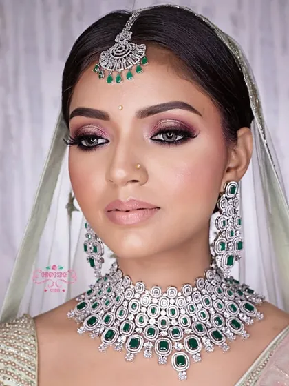 A dramatic smokey eye with a nude lip, paired with stunning diamond and emerald jewelry. This is a high-glam look you will learn to master.