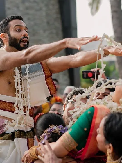 The playful spirit of a Tamil Iyengar wedding. These rituals are full of laughter and candid moments, and we love being in the middle of the action to capture authentic interactions like this.