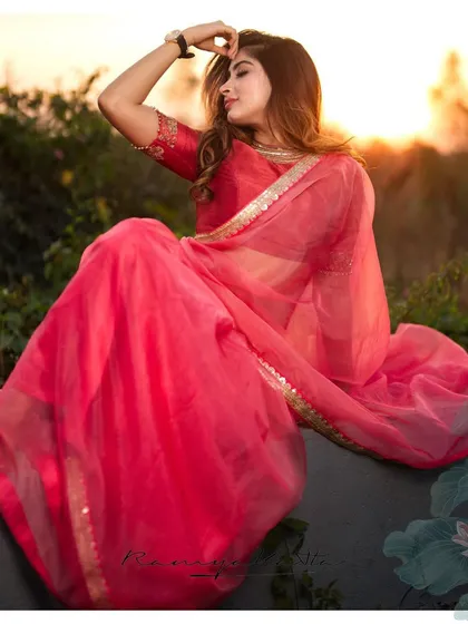 The soft, calming tone of the saree is perfect for creating a look of understated sophistication.