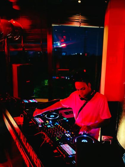 Josh B - DJ Services Club & Lounge Vibe photo 15