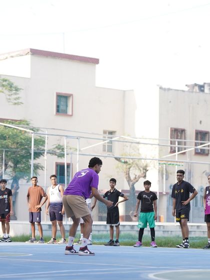 A coach demonstrates a technique to the group at our Khan Market workshop.